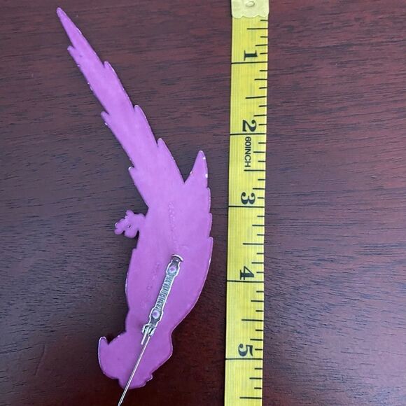 Italian Pink Parrot Brooch – Vintage Glamour with Gemstone Eye - Picture 6 of 6